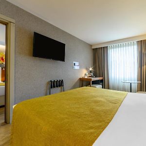 1 Double Bed 2 Single Beds Family Suite Non-Smoking